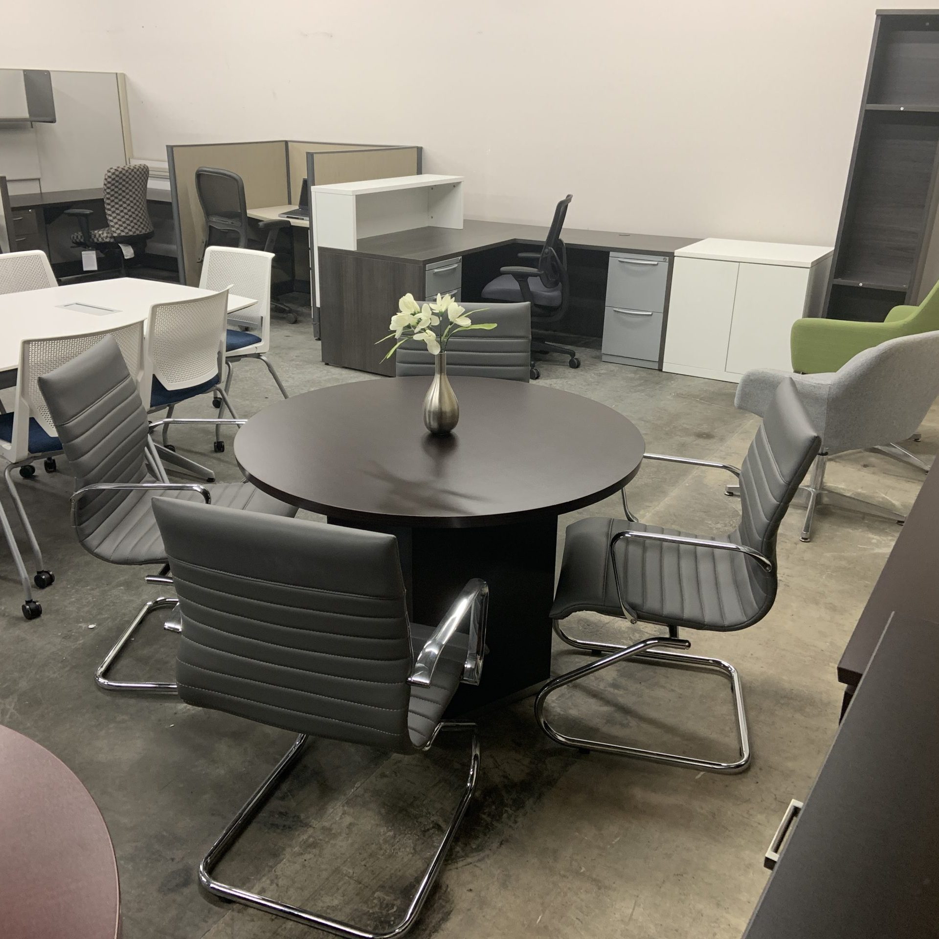 48" Round Table