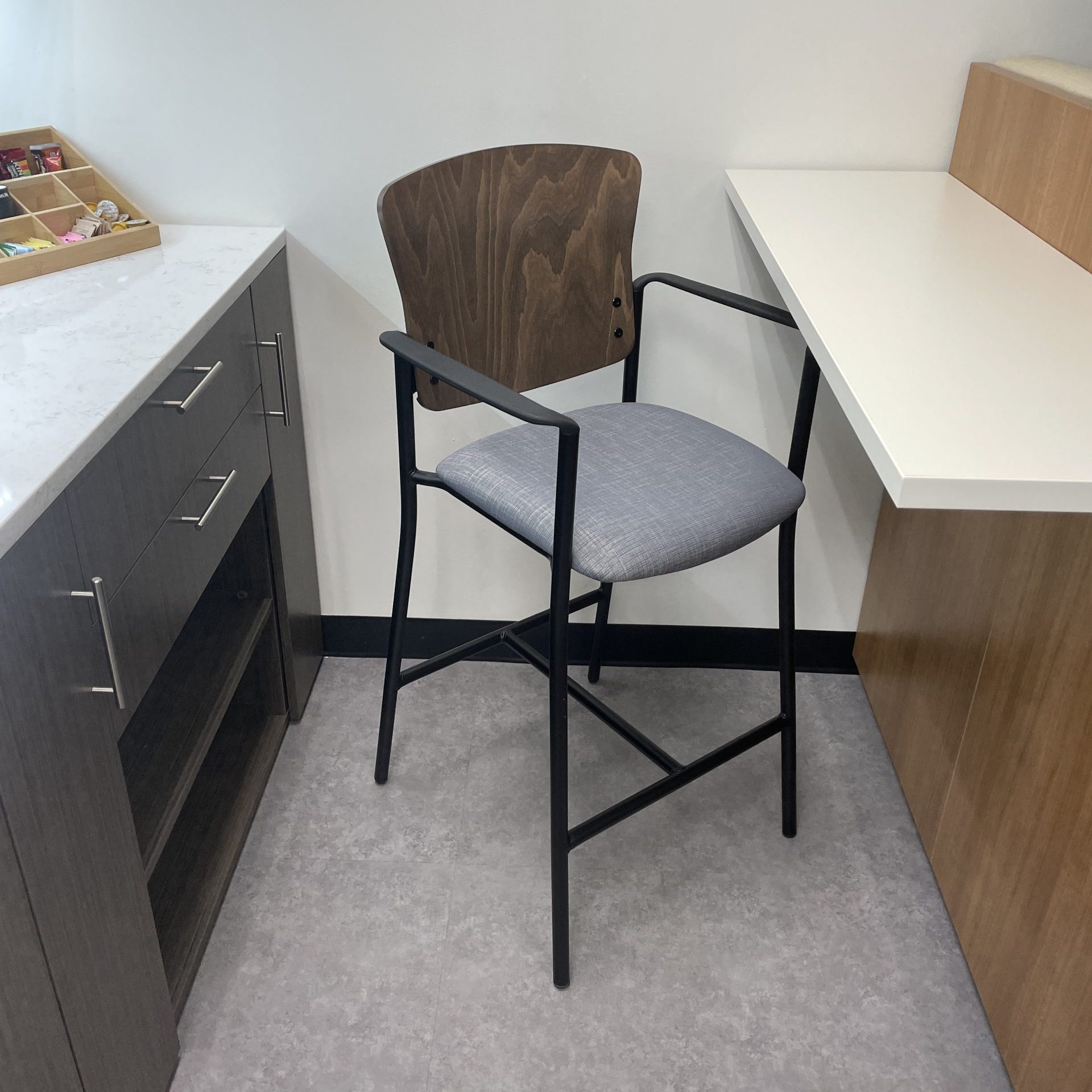 48" Round Table