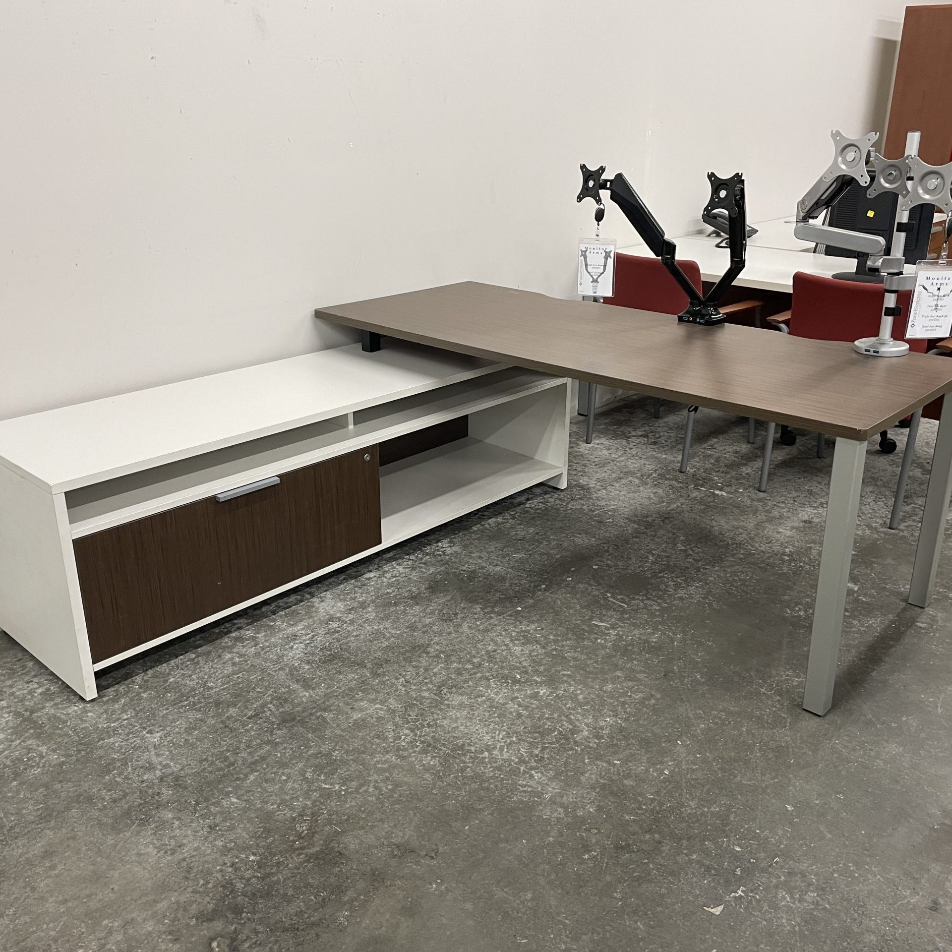 48" Round Table